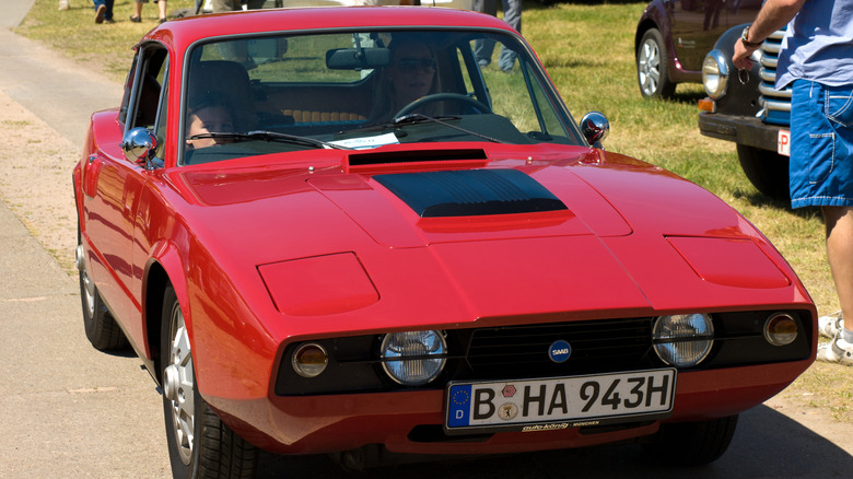A red Saab Sonett II