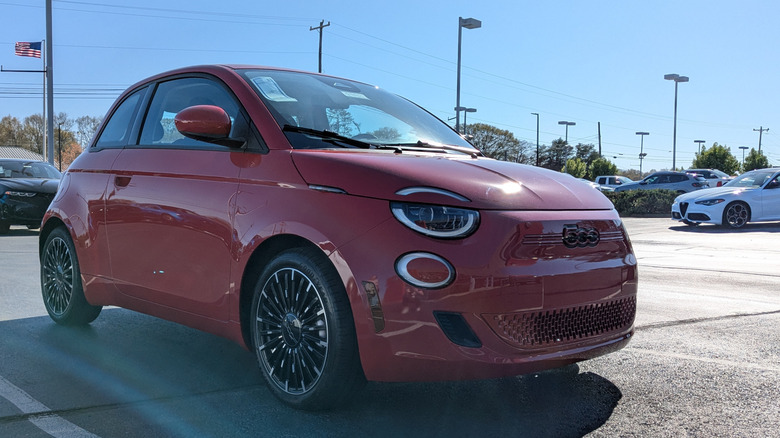 2024 Fiat 500e front 3/4