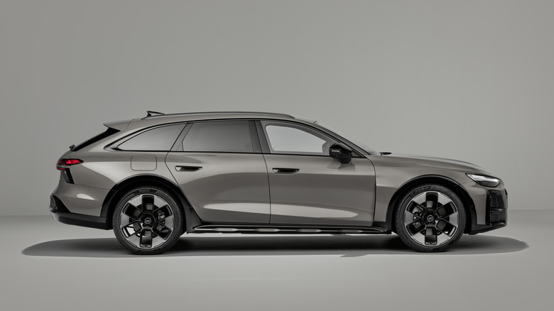 Side view of a grey Audi A6 Allroad
