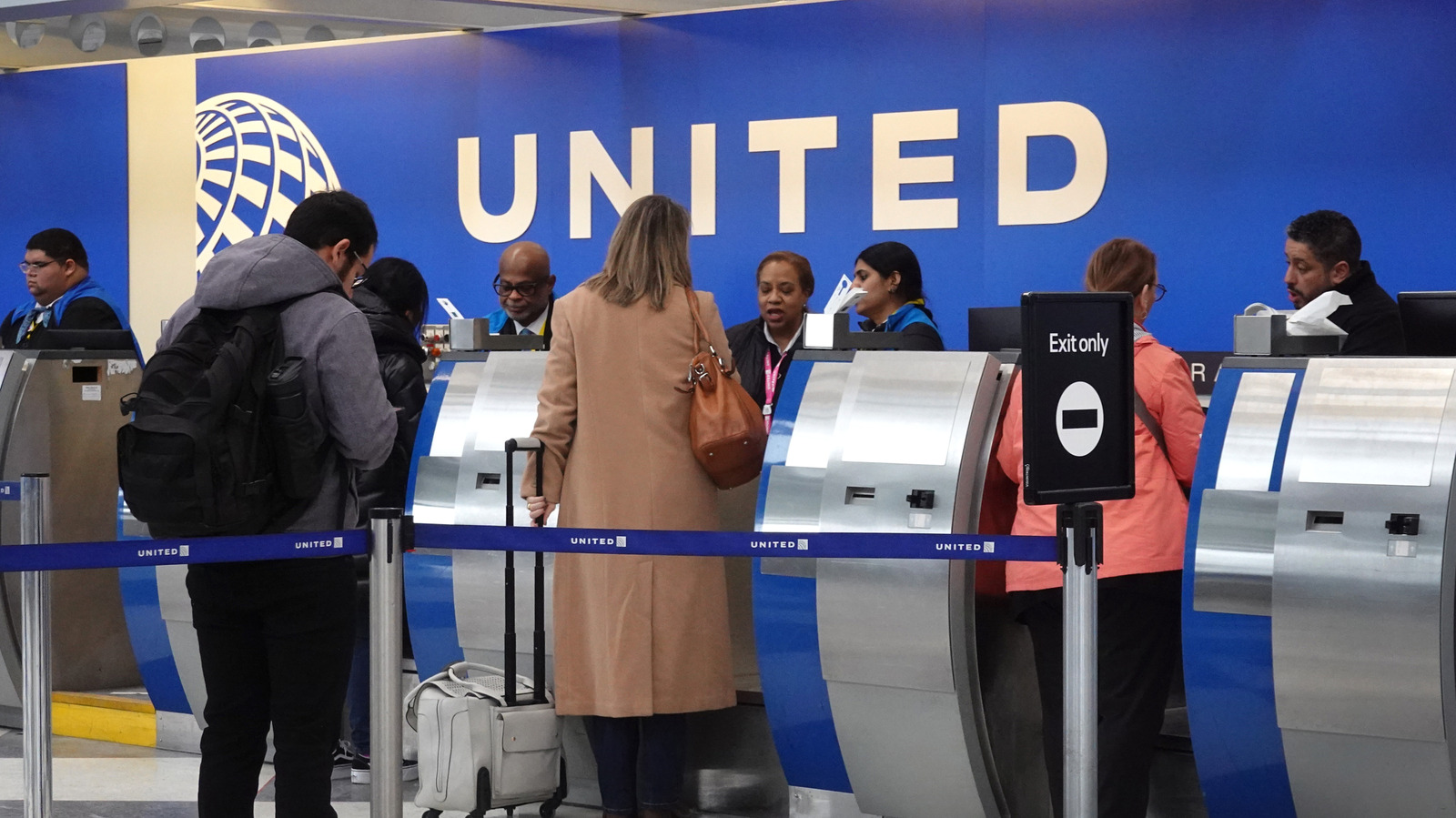 United Airlines trials next-day bag drop the evening before flights