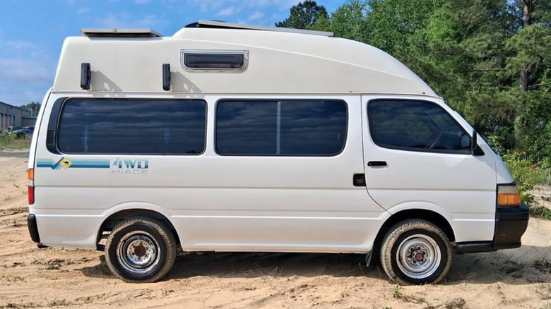 White HiAce