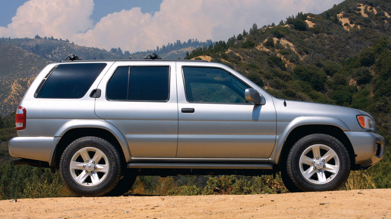 2002 Nissan Pathfinder side profile