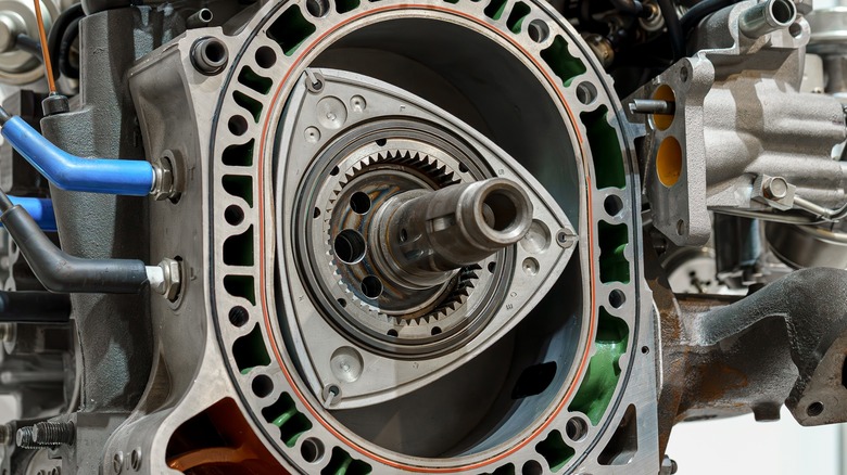 A closeup of a rotor in a rotory engine housing