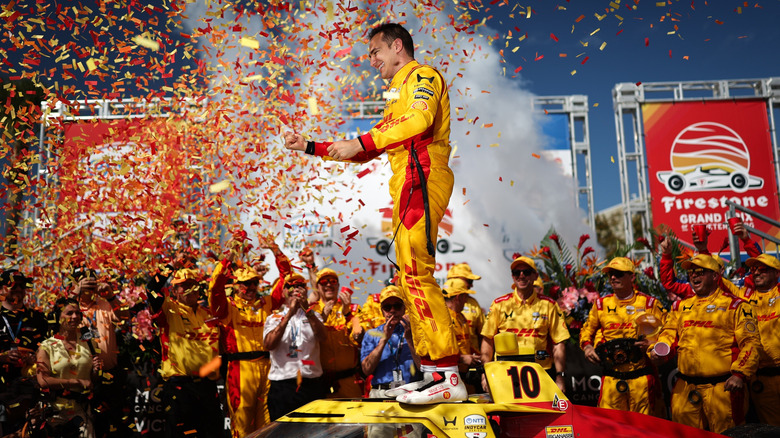 &Aacute;lex Palou in victory lane