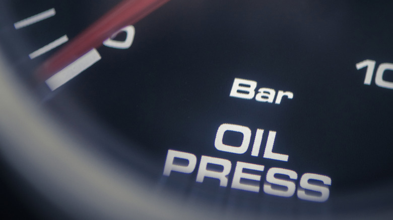 Engine oil pressure gauge showing zero oil pressure.