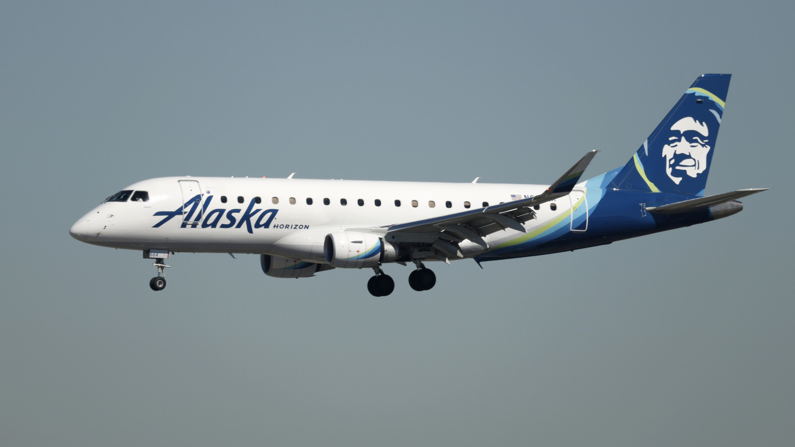 Off-Duty Pilot On Mushrooms Dodges Jail Time After Trying To Shut Off Engines During Flight