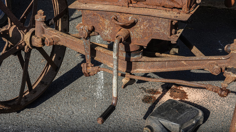 Still image of a rusty early 1900s hand crank starter.