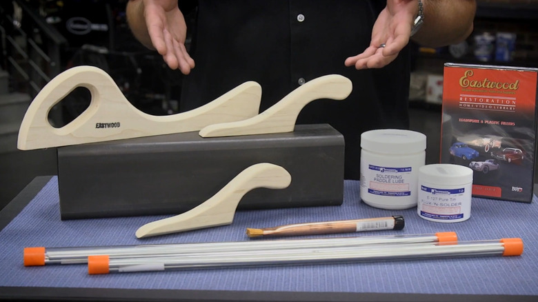 Close up of a lead body filler paddle kit.