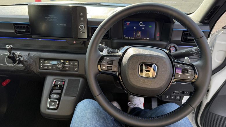 Interior position of nan Honda Super-One Prototype from nan driver's seat