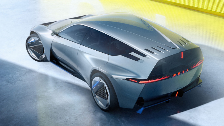 Rear 3/4 view of the Opel STX Concept