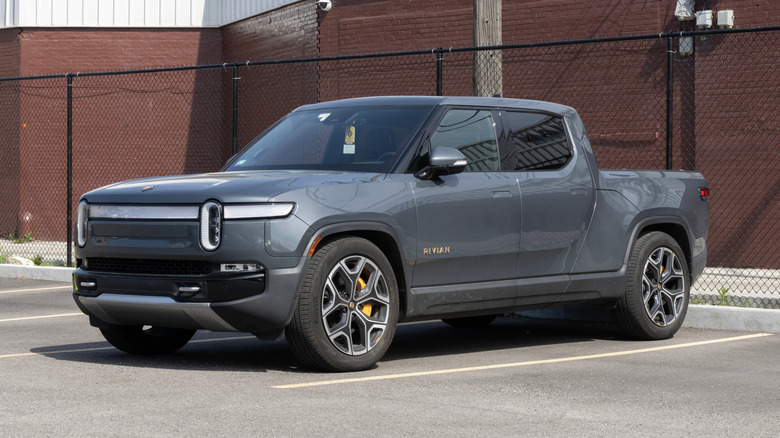 Front 3/4 view of a gray Rivian R1T