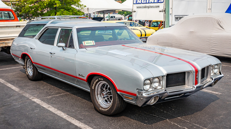 A grey Oldsmobile Vista Cruiser