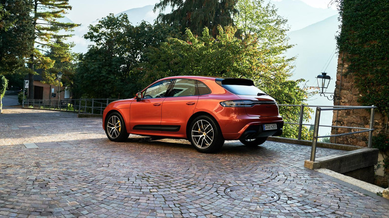 A rear 3/4 2022 Porsche Macan S