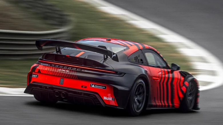Porsche замінює гоночний автомобіль Cayman GT4 на новий 911 GT4 R на основі 911 GT3 — і так, це збиває з пантелику