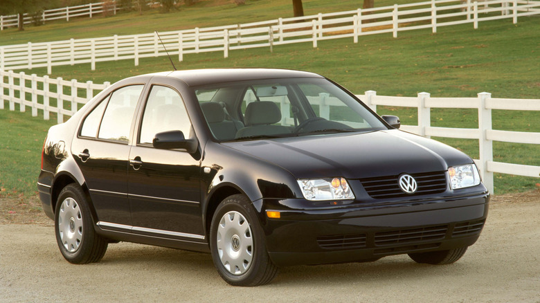 Front-quarter shot of a black 2000 Volkswagen Jetta