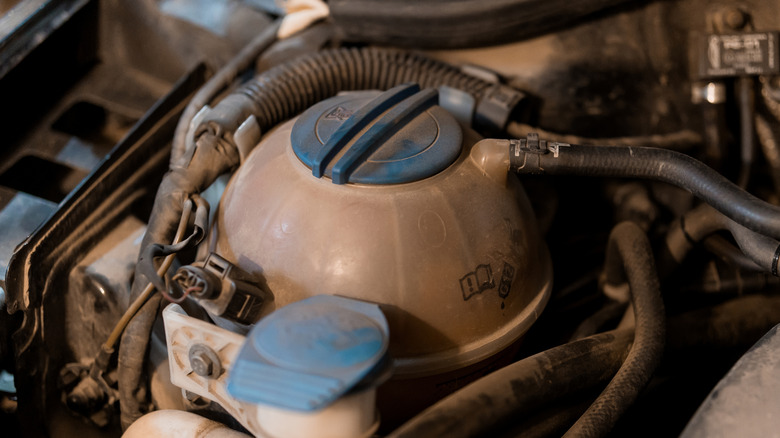 Dirty coolant expansion tank