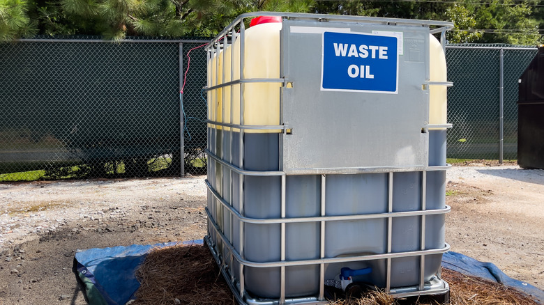 A waste oil recycling tank