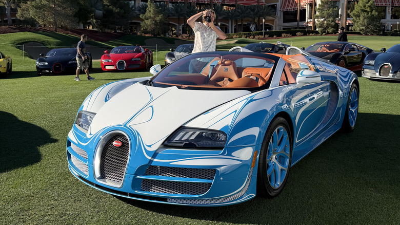 Front 3/4 position of a achromatic and bluish Bugatti Veyron Grand Sport Vitesse