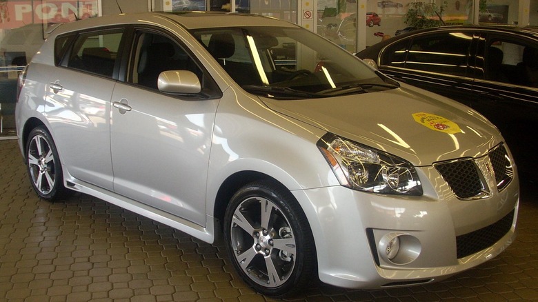 Front 3/4 of a gray Pontiac Vibe inside dealership