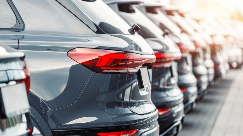 a bunch of cars parked in a parking lot