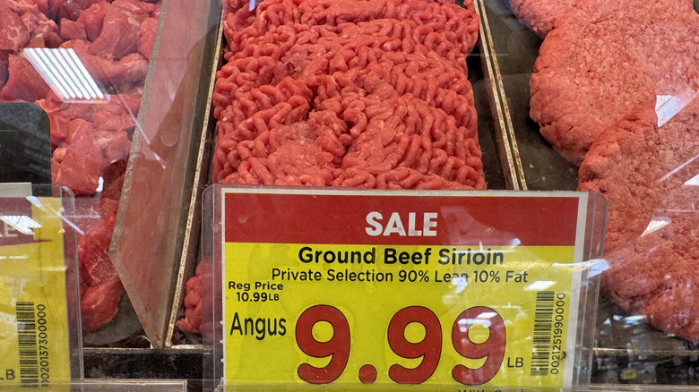 Ground beef advertised for $9.99 a pound
