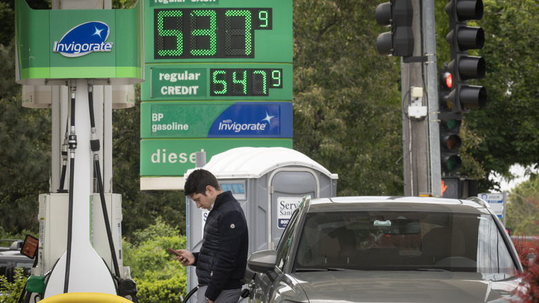 People fill up their cars at a BP gas station on May 21, 2026 in Skokie, Illinois.