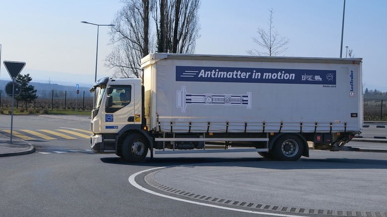 Side view of a box truck transporting CERN's BASE-STEP trap, carrying 92 antimatter particles out of the lab