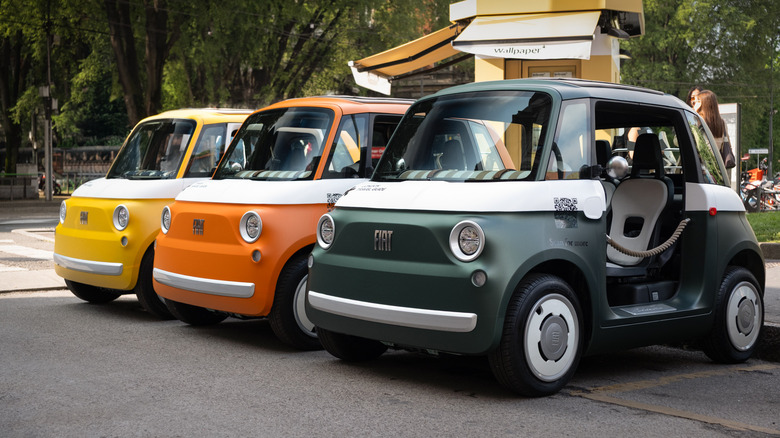 Three Fiat Topolinos in a line