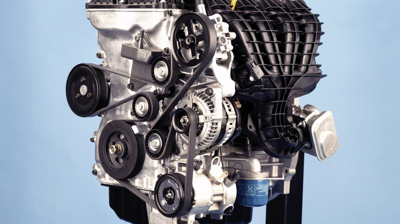 The 2007 Dodge Caliber's world engine, showing its alternator and serpentine belt
