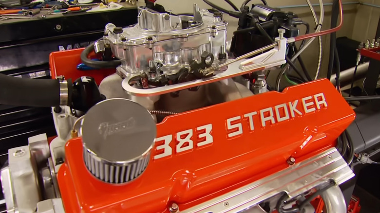A closeup of the 383 STROKER valve cover on POWERNATION's Chevy small-block 383 stroker V8 build sitting on the dyno in a workshop