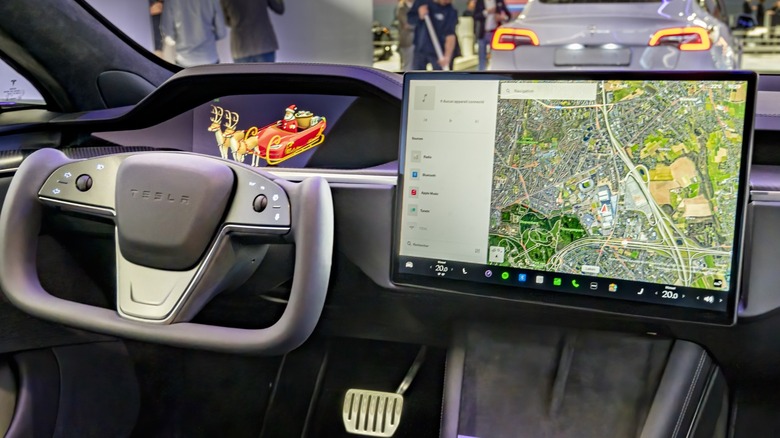Tesla Model S interior pinch ample touchscreen