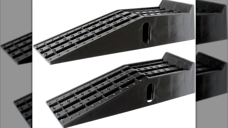 BiSupply wheel ramps with small side ridges, hump, and tire stop