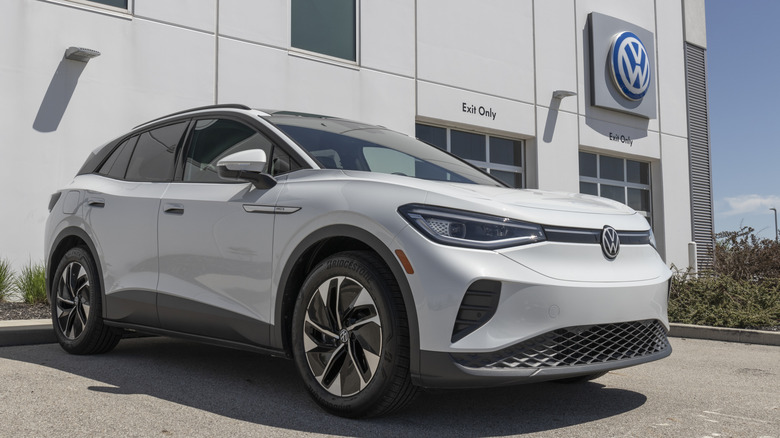 Noblesville - Circa May 2022: Volkswagen ID.4 SUV Electric Vehicle EV display at a dealership. A DC fast charger can get the battery in the ID.4 from 5 to 80 percent charge in about 38 minutes.
