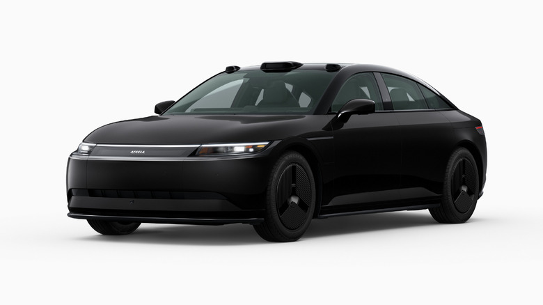 نمای 3/4 جلوی یک زن سیاه پوست 1