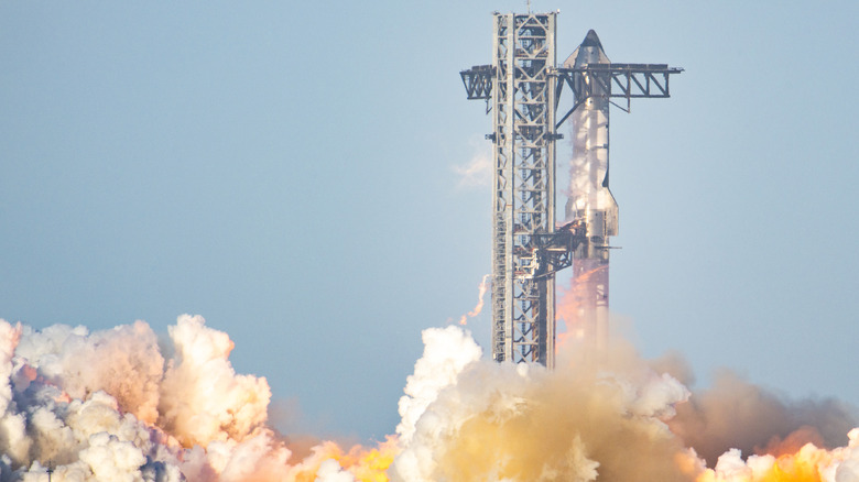 A SpaceX Starship rocket takes off from Starbase, Texas