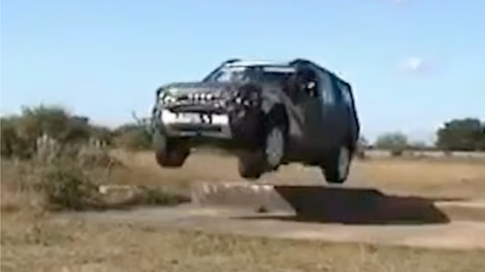 Land Rover LR3 przechodzi testy terenowe — 60 sekund w trudnym terenie