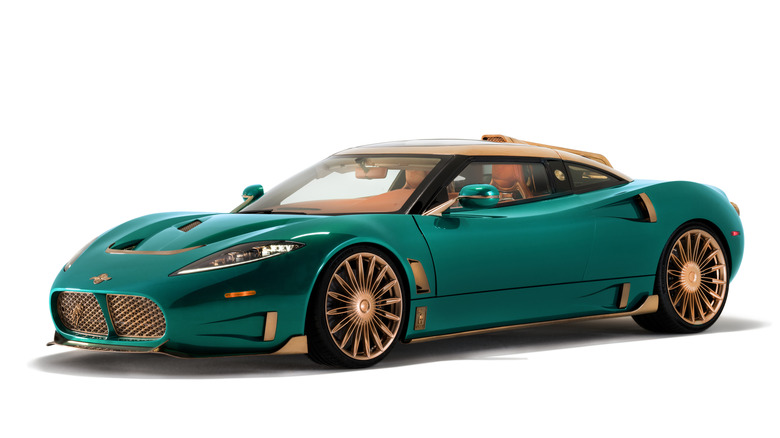 Front 3/4 view of a green Spyker C8 Preliator XXV Coupe