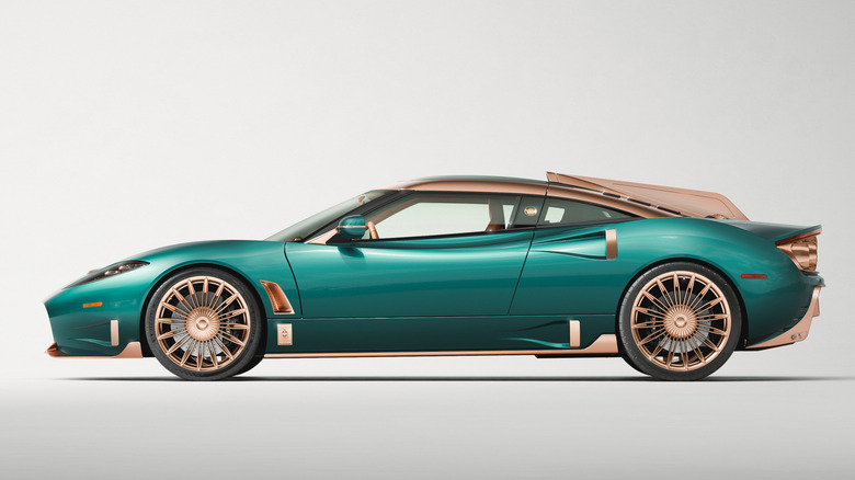 Side view of a green Spyker C8 Preliator XXV