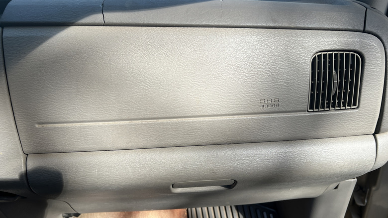 The passenger airbag of a 2005 Dodge Ram 1500 under a "do not drive" order