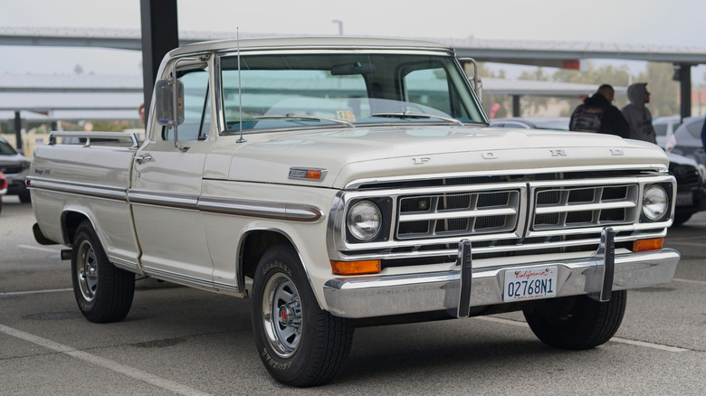 Front 3/4 of Ford F-100 Ranger XLT in parking lot
