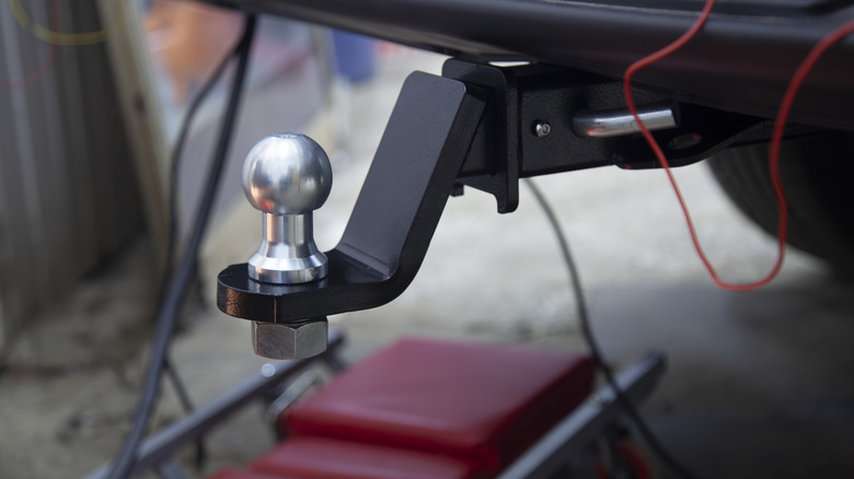Tow bar for the car