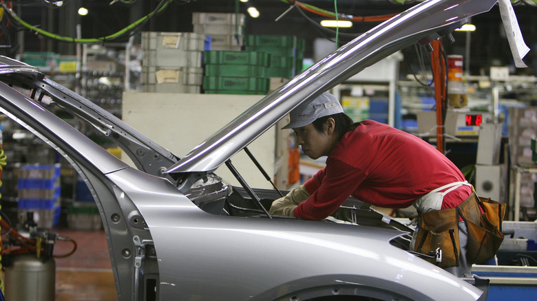 KAMINOKAWA, JAPAN - NOVEMBER 12: Workers assemble parts at Nissan's Tochigi Plant as Nissan announce the opening of the latest FUGA motor car production line on November 12, 2009 in Kaminokawa, Japan. Nissan's Tochigi plant produce models such as the Infiniti and the GT-R supercar as well the latest FUGA, which is a direct competitor to the Toyota Crown, Honda Legend and European executive class sedans. (Photo by Junko Kimura/Getty Images)
