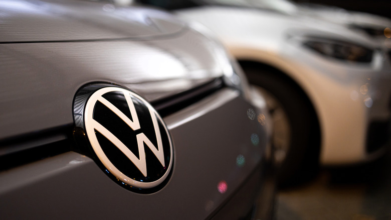 siegen, nrw, germany - 17 12 2025: a modern volkswagen sign in the dark