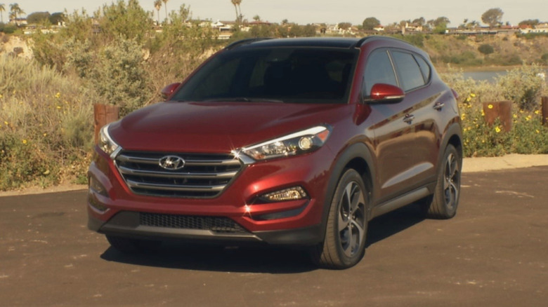 Front 3/4 of 2016 Hyundai Tucson