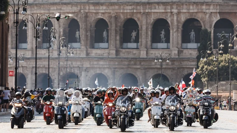 This's Amore: Тысячный митинг в Риме на двух колесах в честь 80-летия Vespa