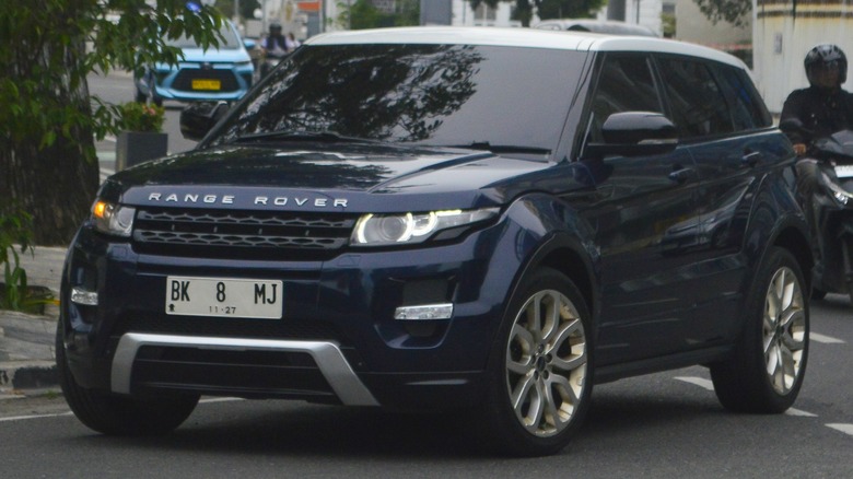 A blue Land Rover Range Rover Evoque making a right turn.