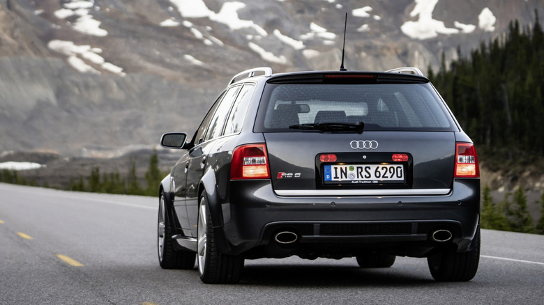 A wagon (Avant) version of the C5-generation Audi RS6 in grey.