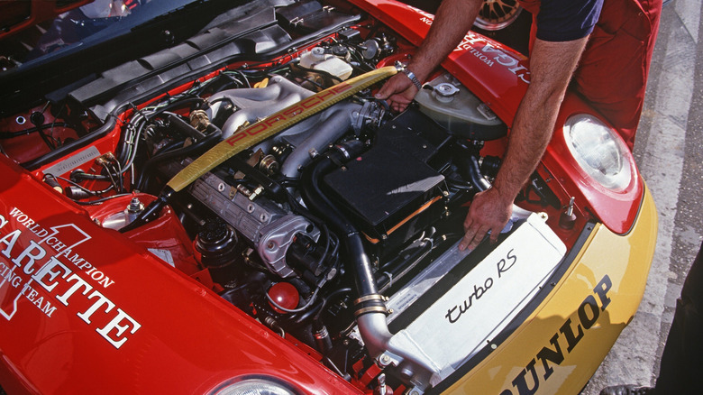 Porsche 968 Turbo RS engine compartment