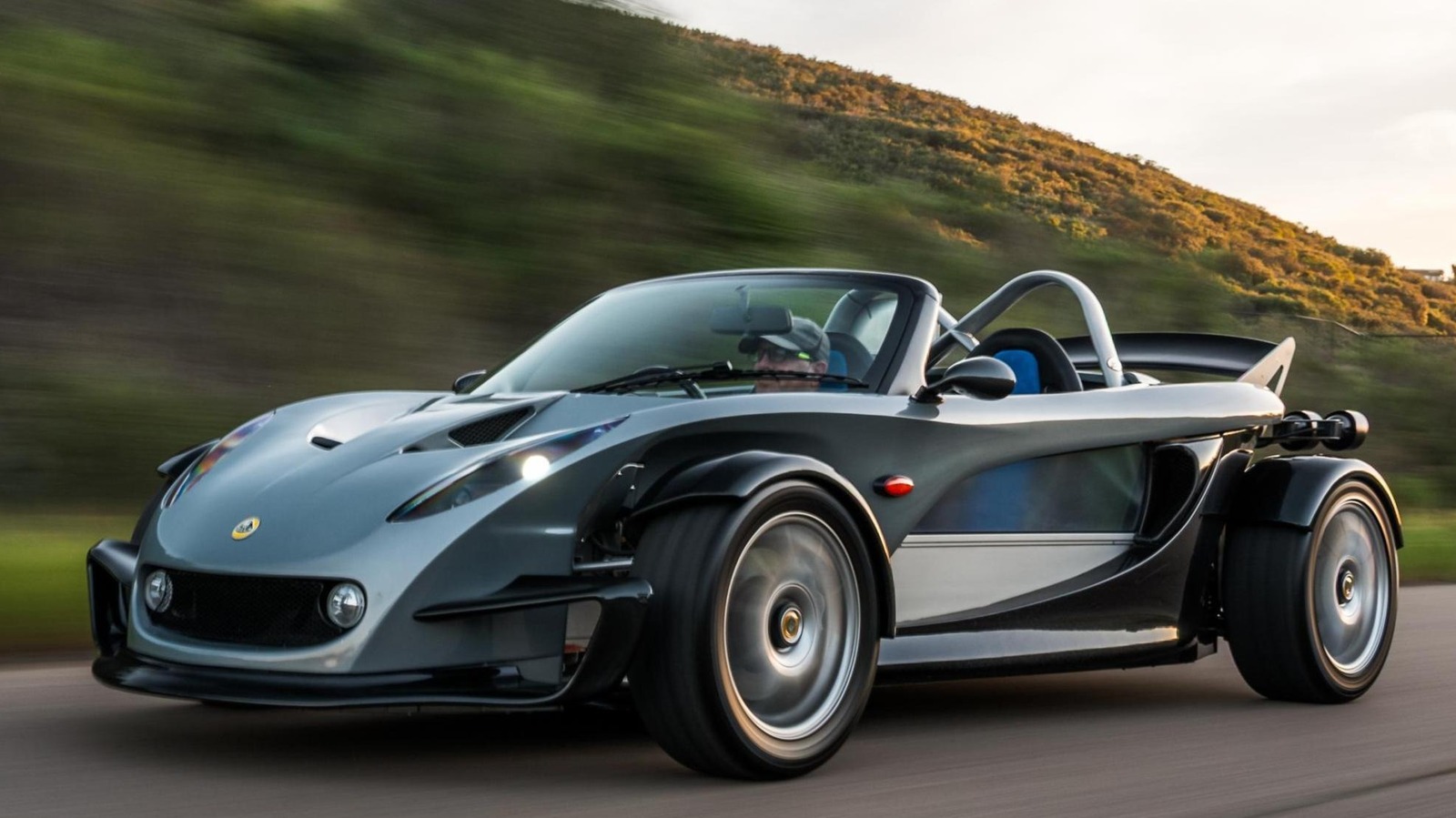 The 340R Was The Smart Crossblade Of Lotus Elises,