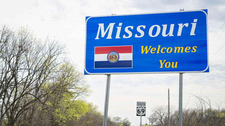 Welcome to Missouri road sign